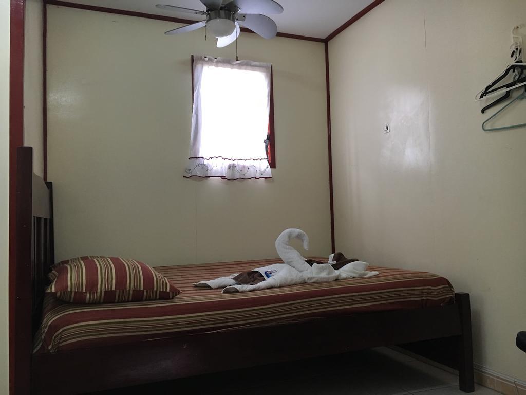 Mara'S Place Hotel Caye Caulker Екстериор снимка